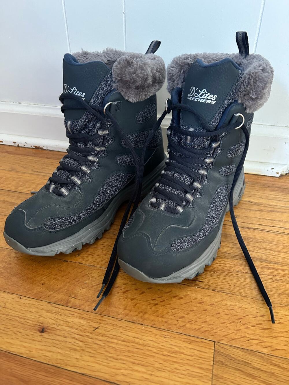 Skechers D'Lites Women's Snow/Winter Boots with Fur in Blue Size